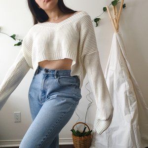 WHITE CROPPED KNIT SWEATER